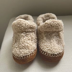 LL Bean cozy slipper booties toddler size 3/4 in neutral color